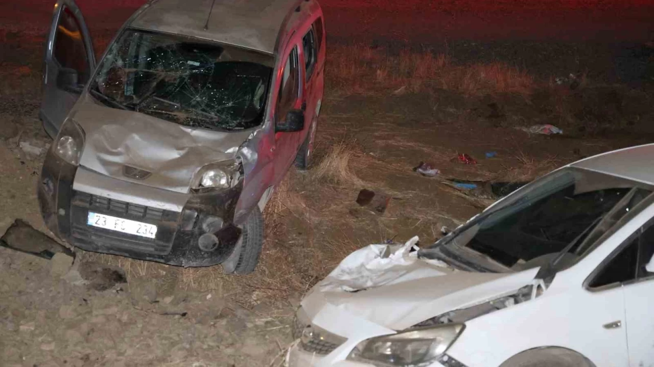 Elaz��'da feci kaza: 4'� a��r 9 yaral�