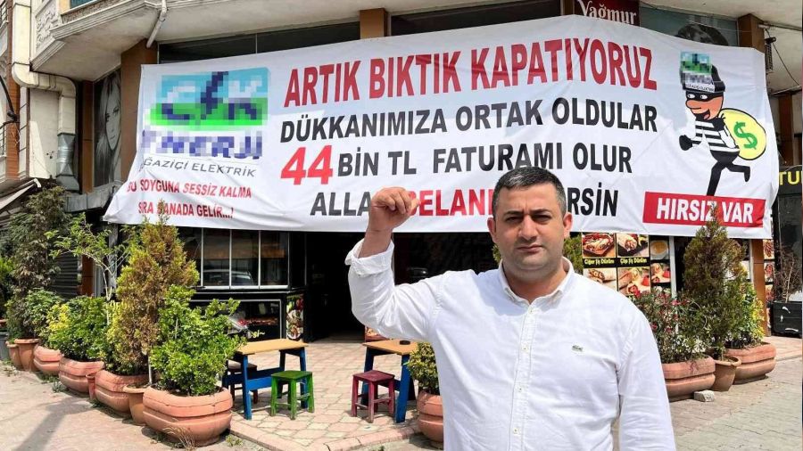 Elektrik faturasına kızdı, pankart astı