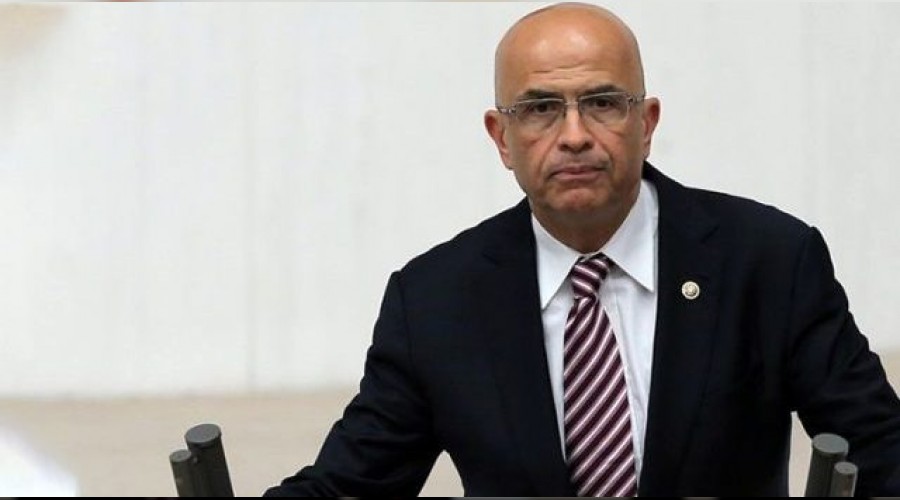 Enis Berbero�lu'na kelep�e