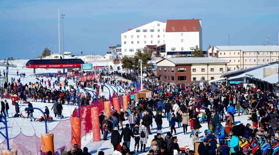 Erciyes hafta sonu 30 bin turist ağırladı