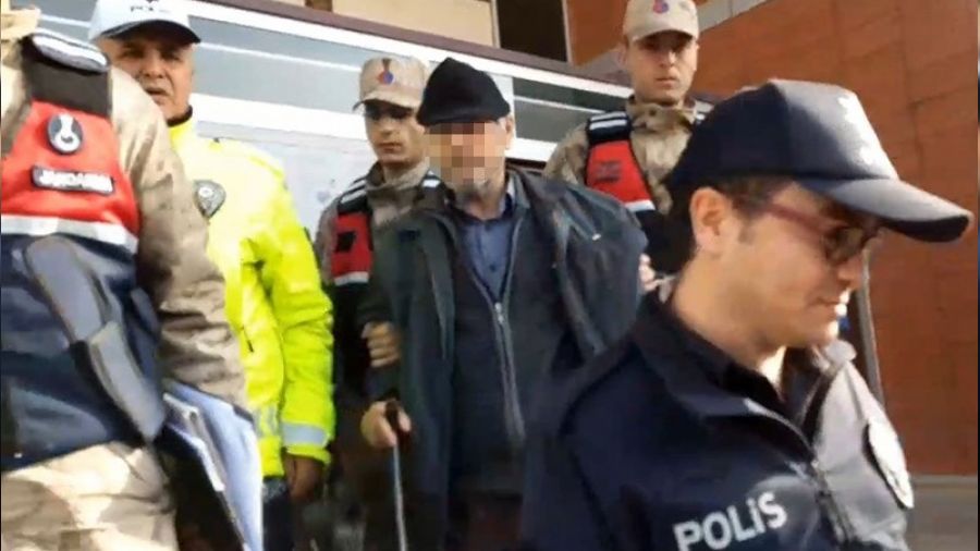 'Erkek değilim' diyen sahte hoca tutuklandı