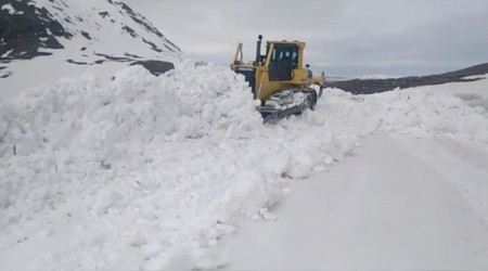 Erzurum'da kar kalnl 5 metreyi at