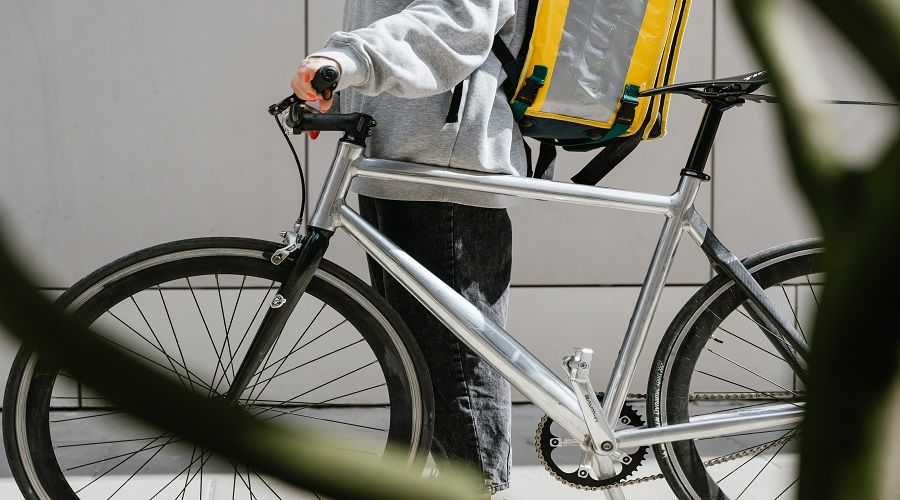 Eski bakan�n kuryelik yapma sebebi