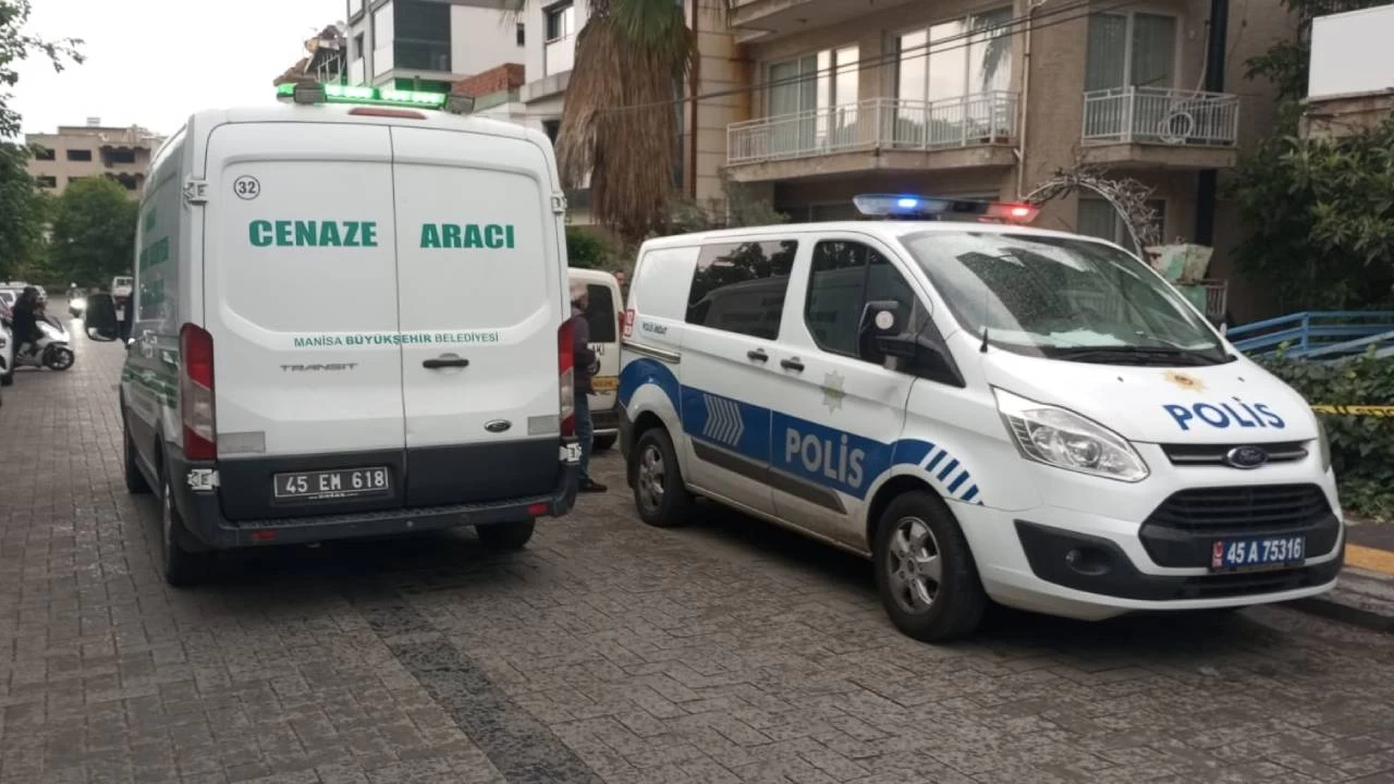 Eski e�ini, kay�nvalidesini ve kay�nbiraderini katletti