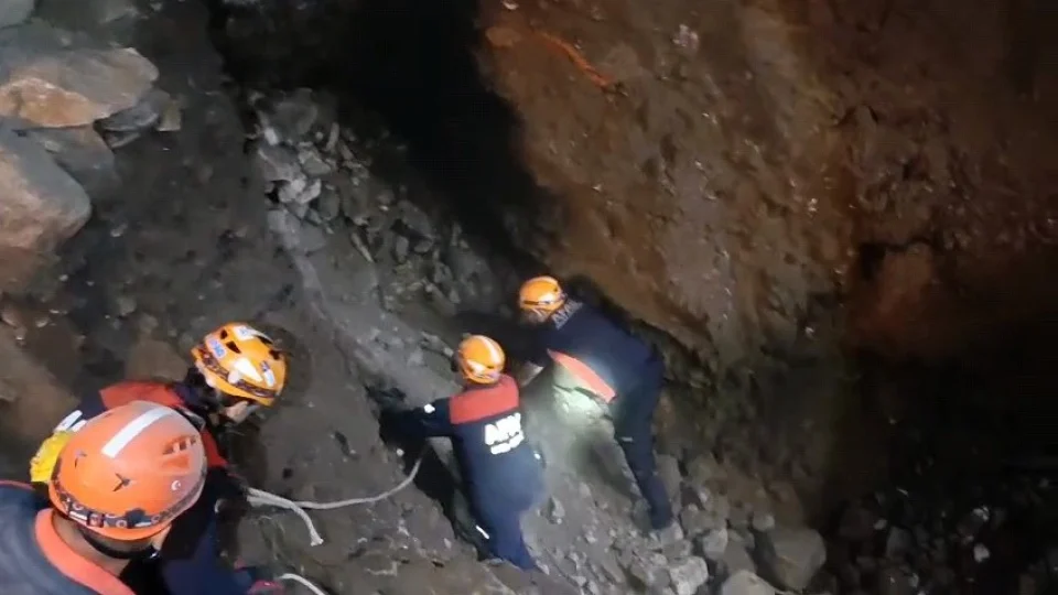 Eski�ehir'deki define facias�nda operasyonu kamerada