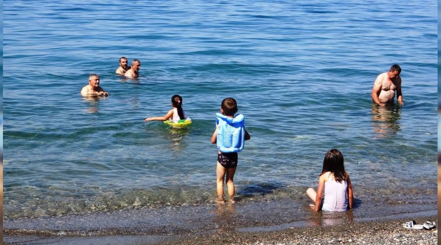 Eylül ayında Van Gölü'nde yüzme keyfi