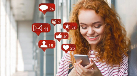 Facebook koltuğunu kaptırmıyor