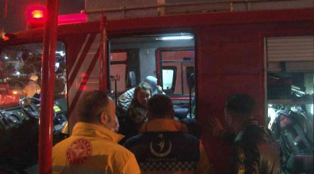 Fatih'te 6 katlı otelde çıkan yangında 60 kişi tahliye edildi