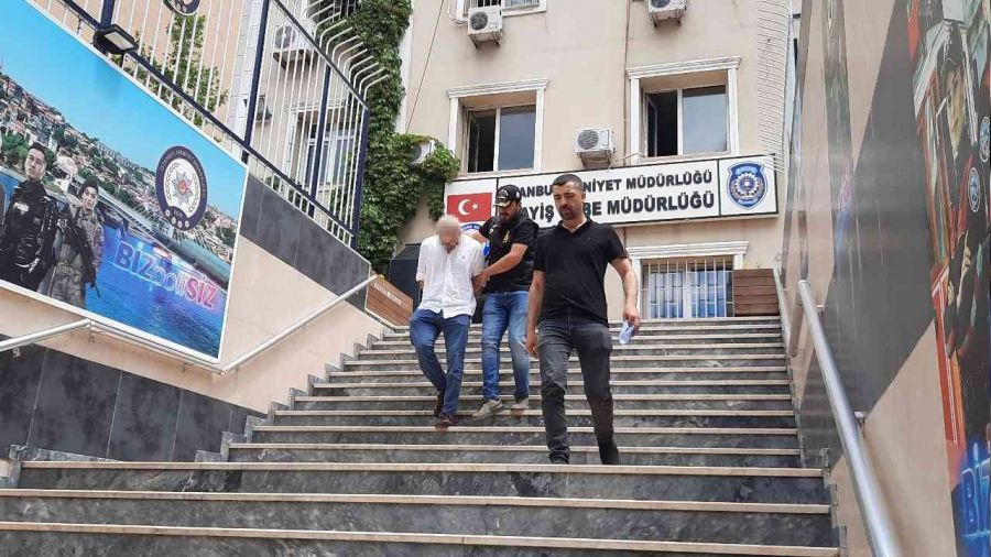 Fatih'te d�viz b�rosunda 225 bin euro doland�r�c�l�k
