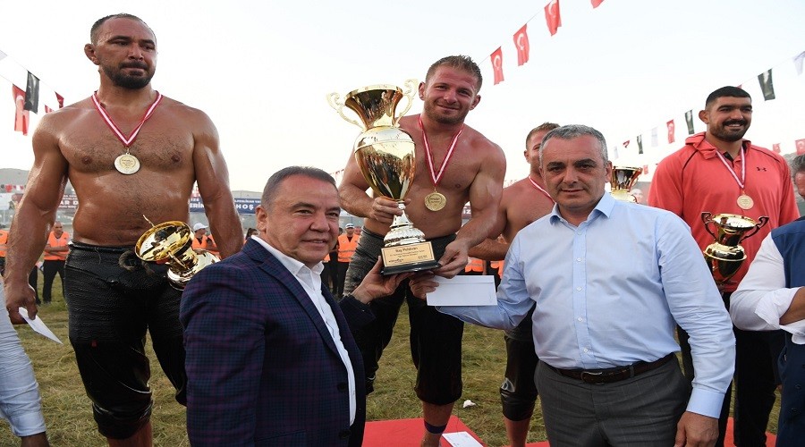 Feslikan Yağlı Güreşlerinde Başpehlivan; İsmail Balaban