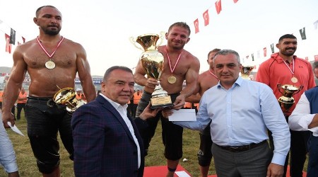 Feslikan Yağlı Güreşlerinde Başpehlivan; İsmail Balaban