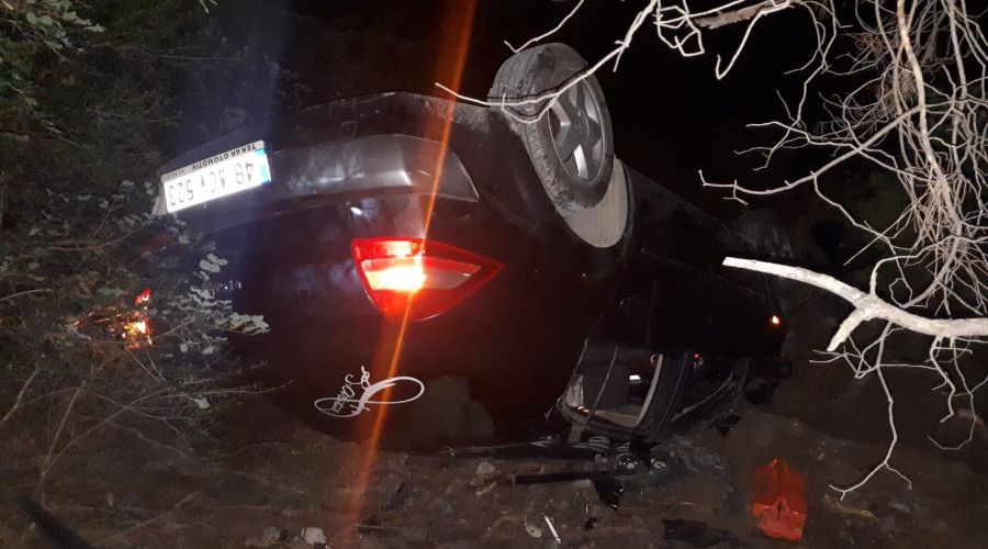 Fethiye'de otomobil u�uruma yuvarland�