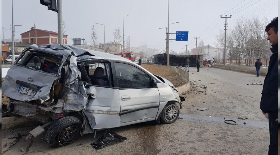 Frenleri boşalan TIR dehşet saçtı