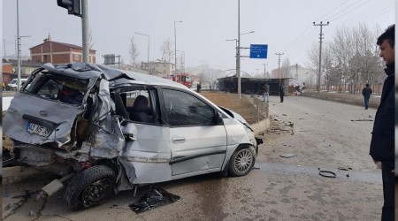 Frenleri boşalan TIR dehşet saçtı