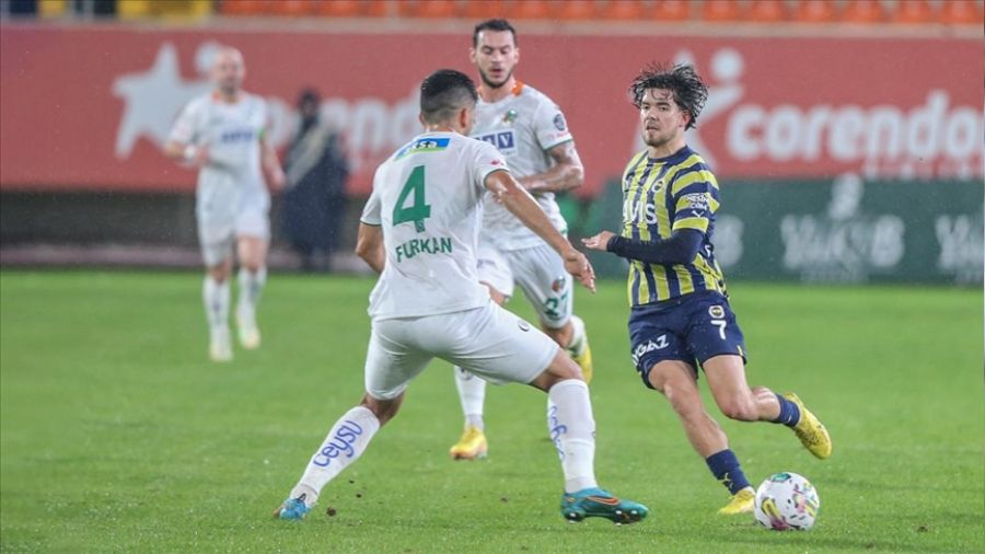 Galatasaray'�n yenilmesi Fenerbah�e'yi umutland�rd�