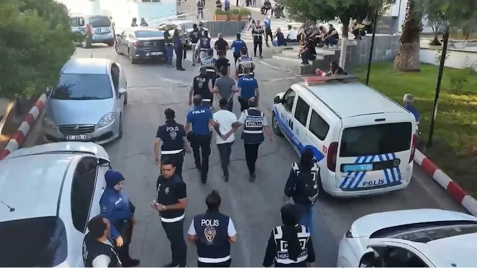 Gaziantep merkezli dev narkotik operasyonu: 416 ��pheli tutukland�