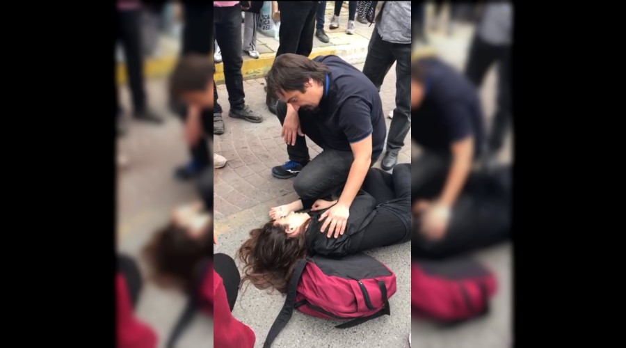 Genç kız kapısı açık minibüsten düştü