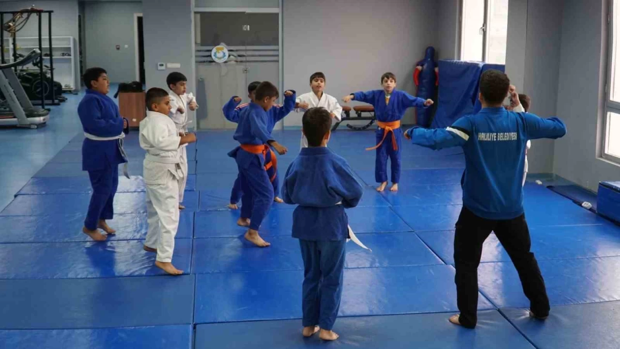 Gençlerden tekvando ve judo kurslarına yoğun ilgi