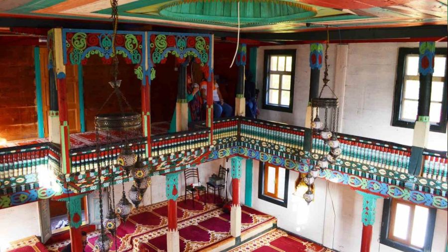 Grcistan snrnda 172 yllk cami yllara meydan okuyor