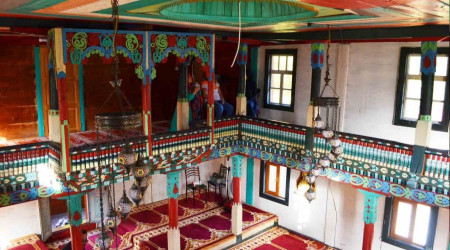 Grcistan snrnda 172 yllk cami yllara meydan okuyor