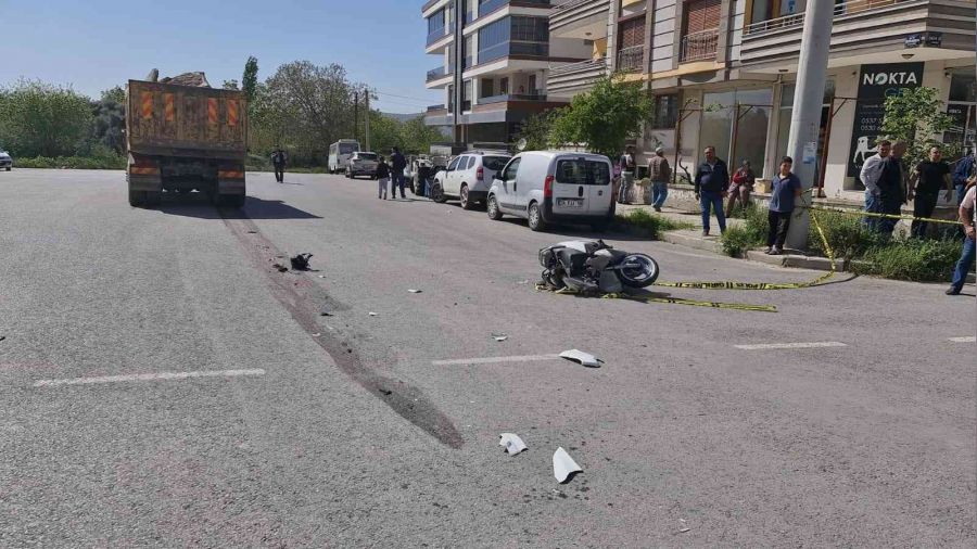 Hafriyat kamyonun altında kalan motosiklet sürücüsü hayatını kaybetti