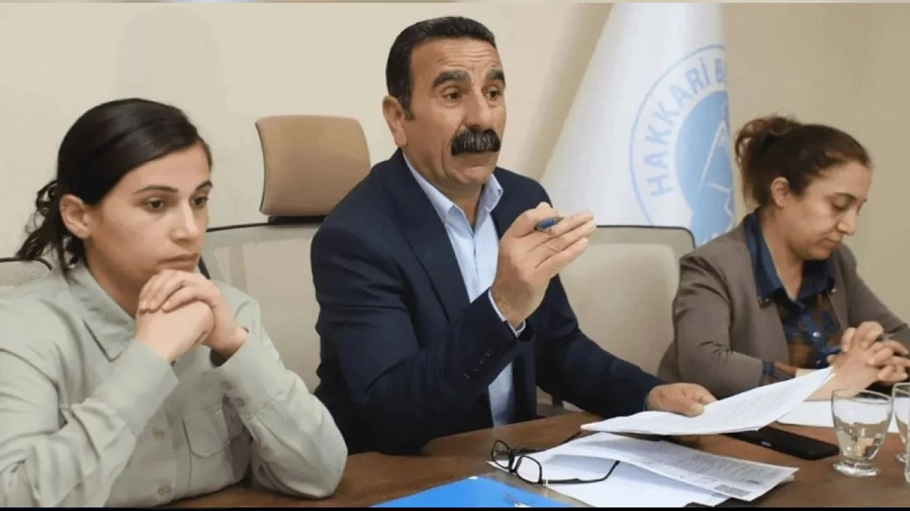 Hakkari Belediye Başkanlığı görevinden uzaklaştırılan Akış'a hapis cezası