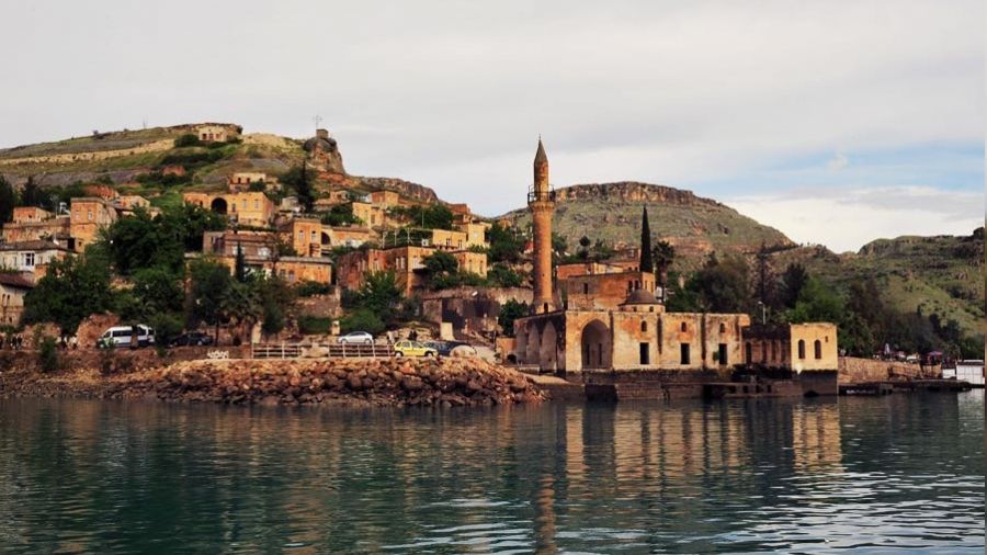 Halfeti'de 4 adet ta��nmaz sat�lacak
