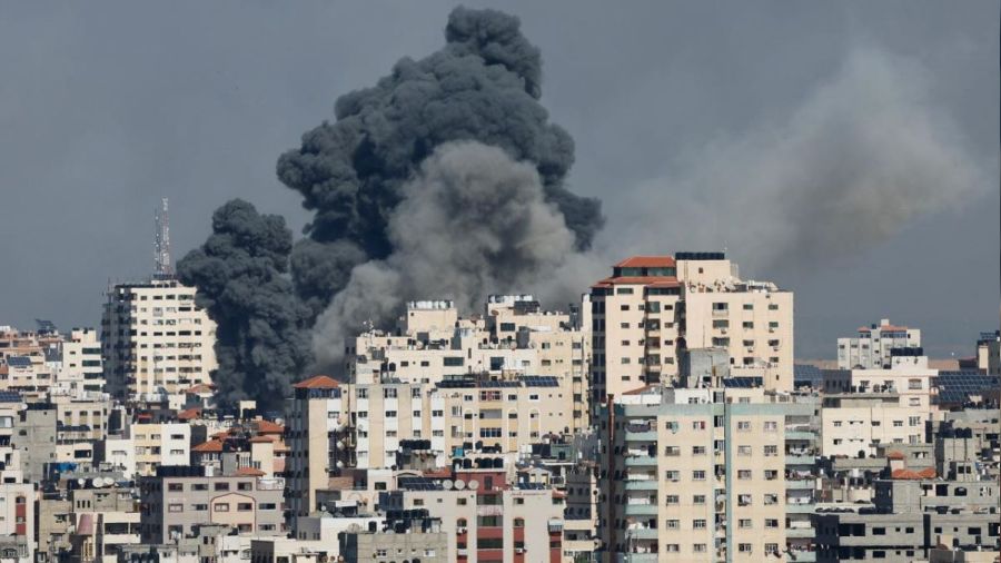 Hamas İsrail'e 100 roket fırlattı