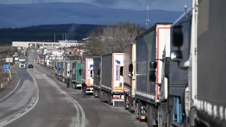 Hamzabeyli'de 15 kilometrelik tr kuyruu olutu