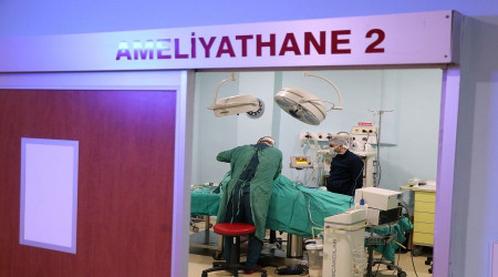 Hastanın midesinden 1,5 kilogram saç yumağı çıktı