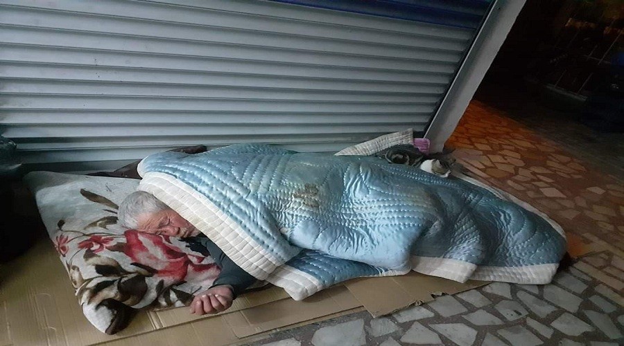 Hem ya�l� hem evsiz