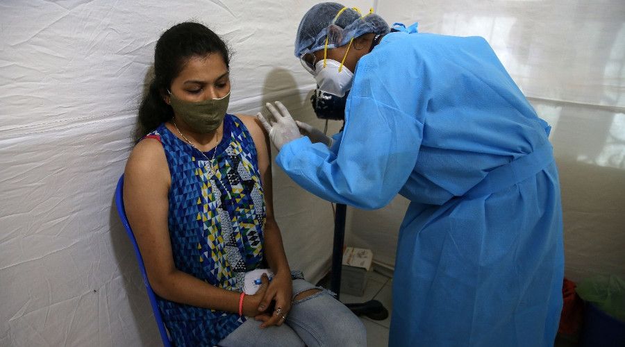 Hindistan'da yerli �retim "d�nyan�n ilk DNA bazl�" Covid-19 a��s�na acil kullan�m izni