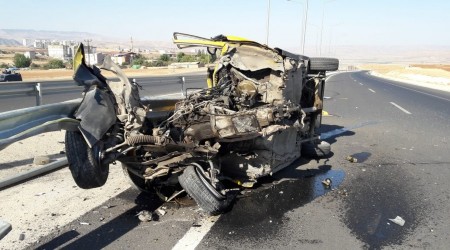 Hurdaya dönen araçtan sağ çıktı