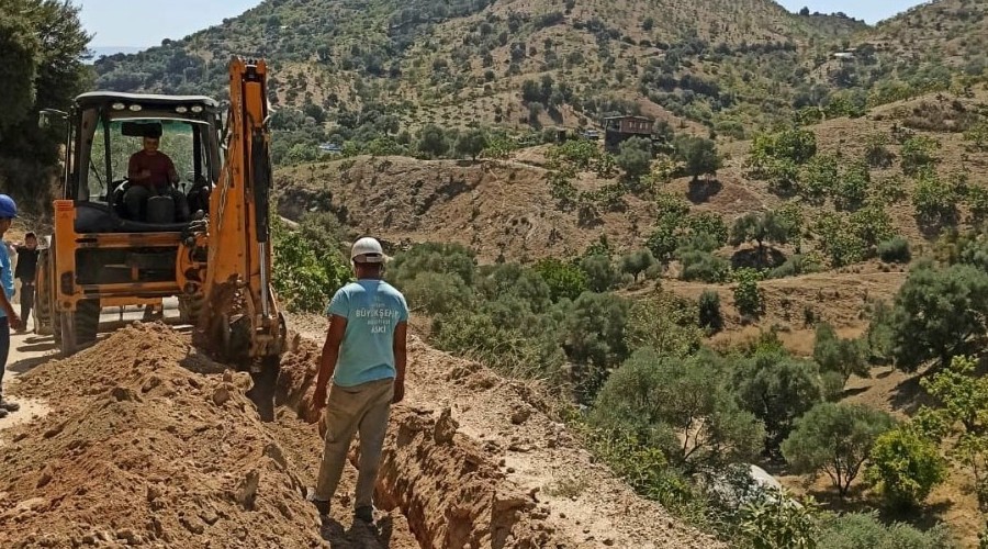 İçme suyu hat çalışmalarına devam ediliyor