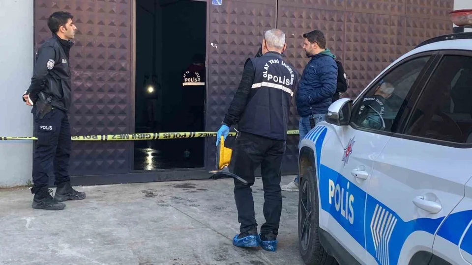 �ki g�n �nce kiralad��� i� yerinde �l� bulundu