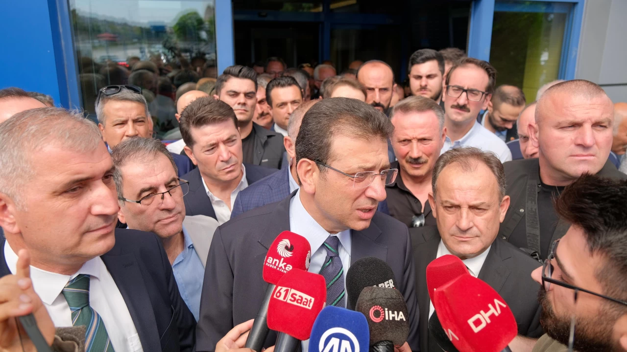 �mamo�lu Trabzon'da �ehit ailesini ziyaret etti
