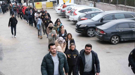 İnternetten araç sigortası yaptırmak isteyenleri dolandırdılar