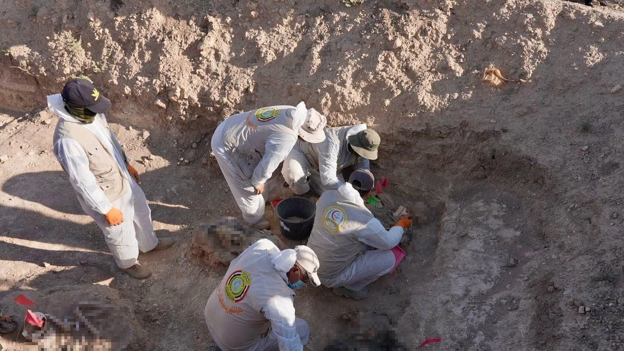 Irak'ta DEA�'tan kalma toplu mezar kaz�lmaya ba�land�