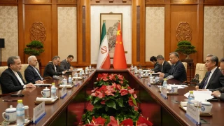 �ran D��i�leri Bakan� Arak�i, Pekin'de �inli mevkida�� Vang ile g�r��t�