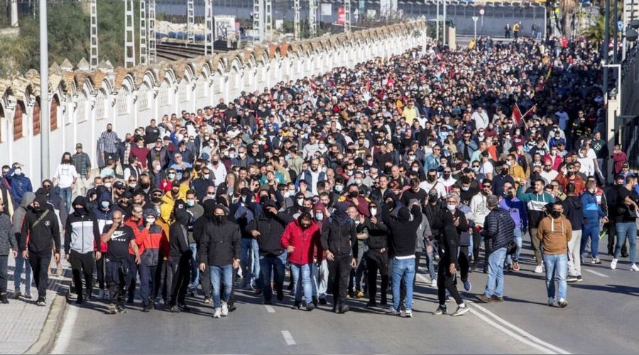 İspanya'da metal işçileri tekrar polisle çatıştı