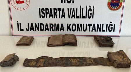 Isparta'da ceylan derisine İbranice yazılmış 5 adet Tevrat ele geçirildi