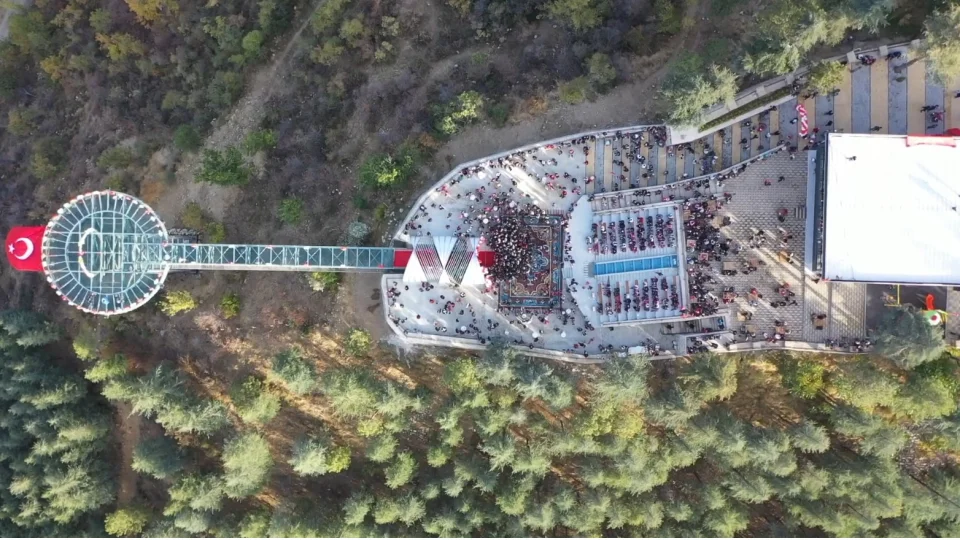 Isparta'da yükseklik korkusunu unutturan cam teras