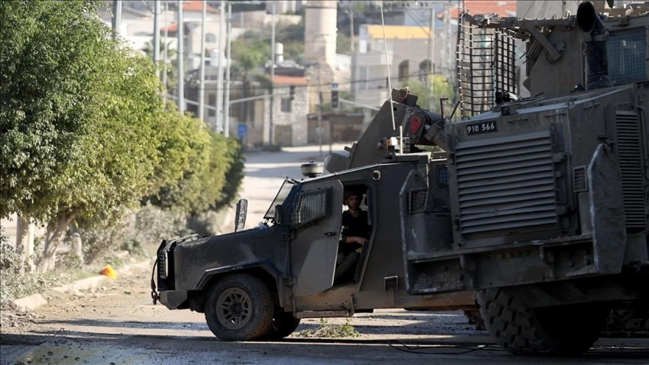 İsrail, Batı Şeria'nın El Halil kentinde 20 kişiyi gözaltına aldı