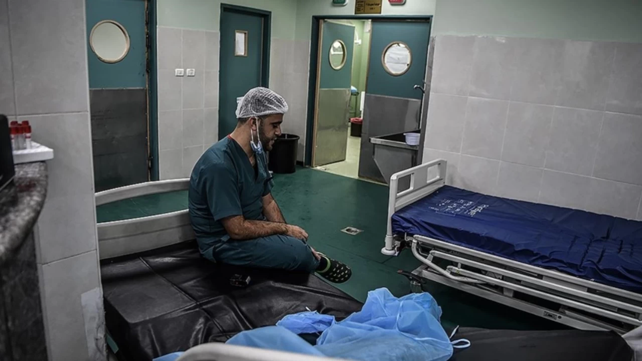 İsrail, Kemal Advan Hastanesi Müdürü ile 70 sağlık personelini esir alıp bilinmeyen bir yere götürdü