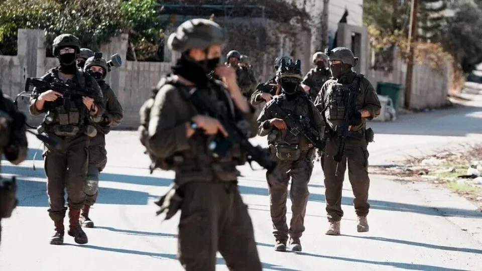İsrail ordusu Batı Şeria'nın Bidu beldesinde 100 noktaya baskın düzenlediğini açıkladı