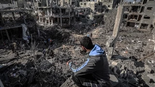 İsrail'in 370 gündür saldırılarını sürdürdüğü Gazze'de can kaybı 42 bin 65'e çıktı