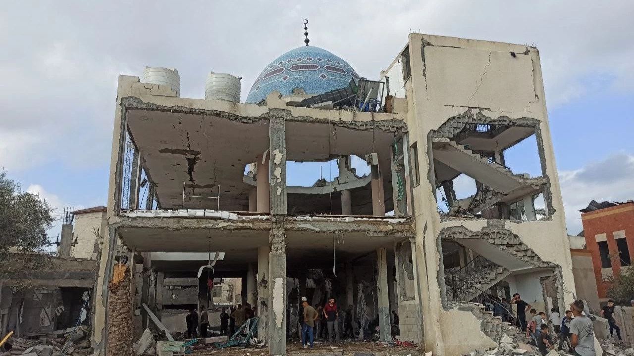 İsrail'in Gazze'deki cami saldırısında can kaybı 21'e yükseldi