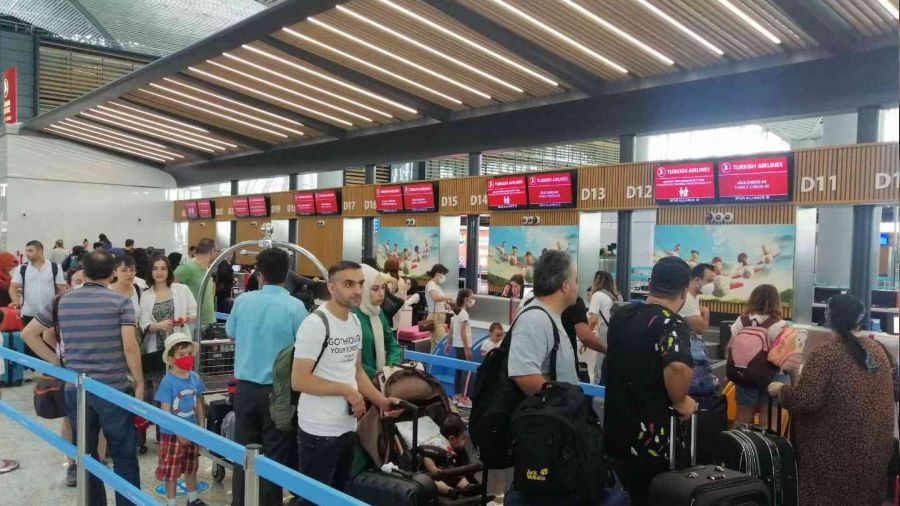 stanbul Havaliman'nda bayram younluu