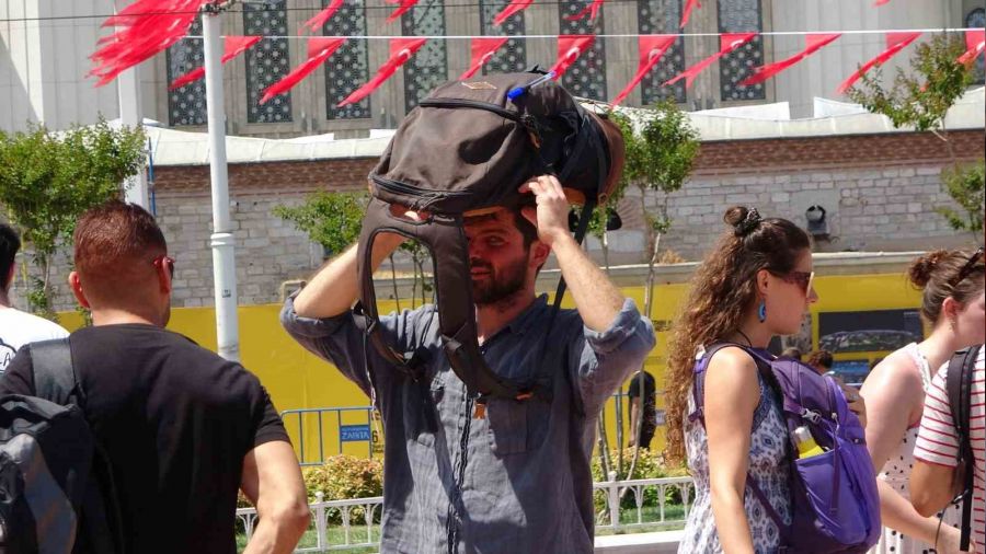 �stanbul kavruluyor: Hem �r�nleri hem de kendisini sulad�