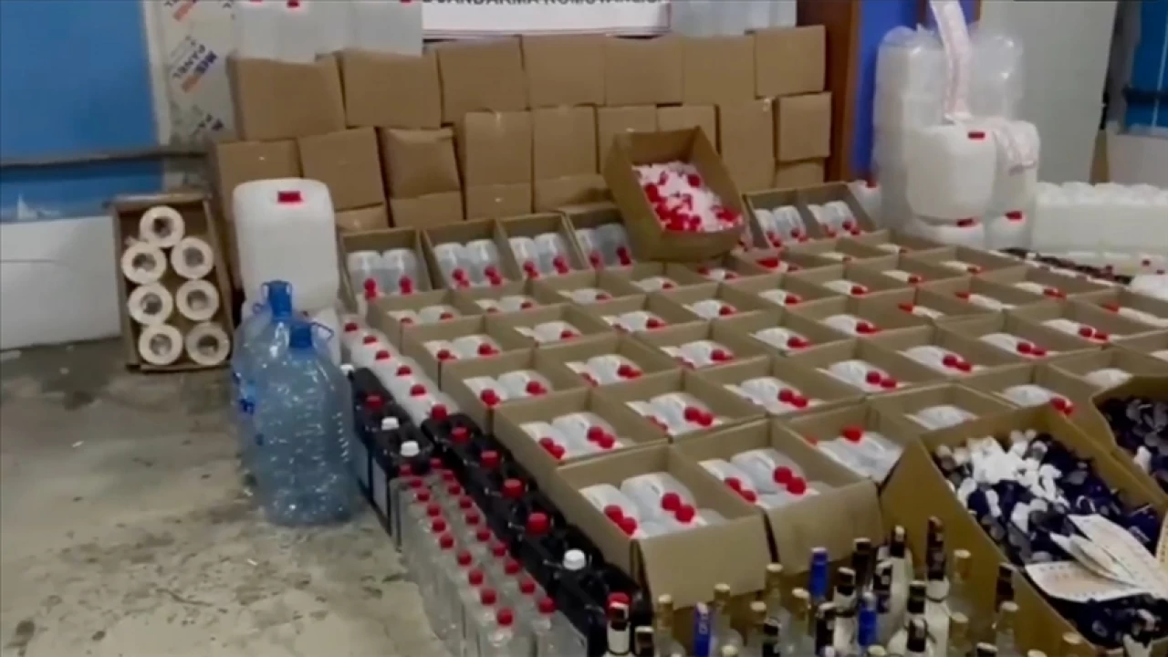İstanbul'da 28 bin 400 litre sahte alkol ele geçirildi